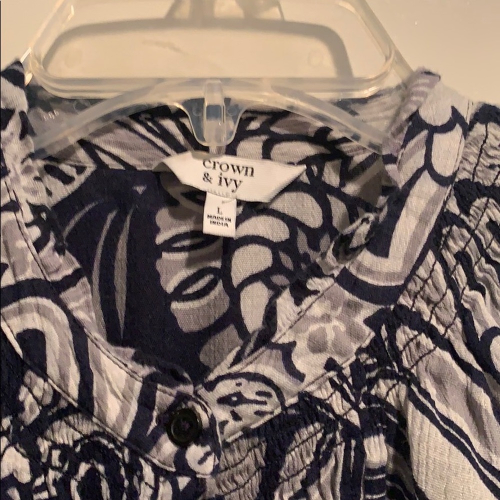 Flowy button down top - Picture 4 of 5
